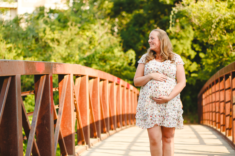 maternity photographer Austin texas lamar pedestrian bridge